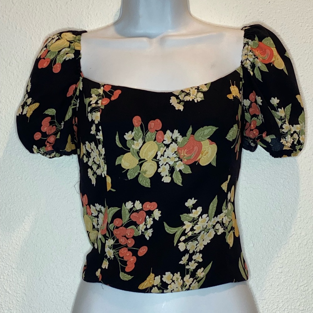 2 Bella Women’s Fruit Print Too Short Sleeve Top Sz Large